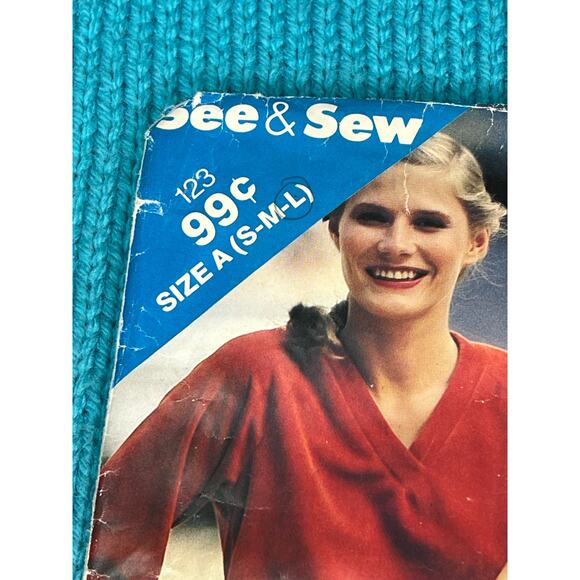 Butterick Sewing pattern 123 pullover top V neck size S M L - Picture 2 of 5